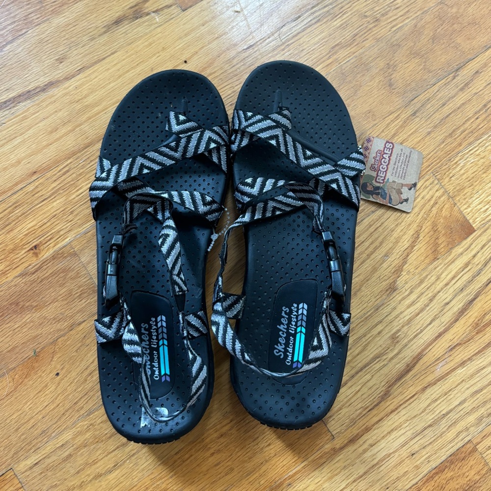 Skechers Reggaes Never Worn Tags Stilll On! Size 8